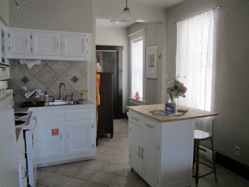 FlatIron Historic Sandstone Inn: 745 N River St, Hot Springs, SD 57747